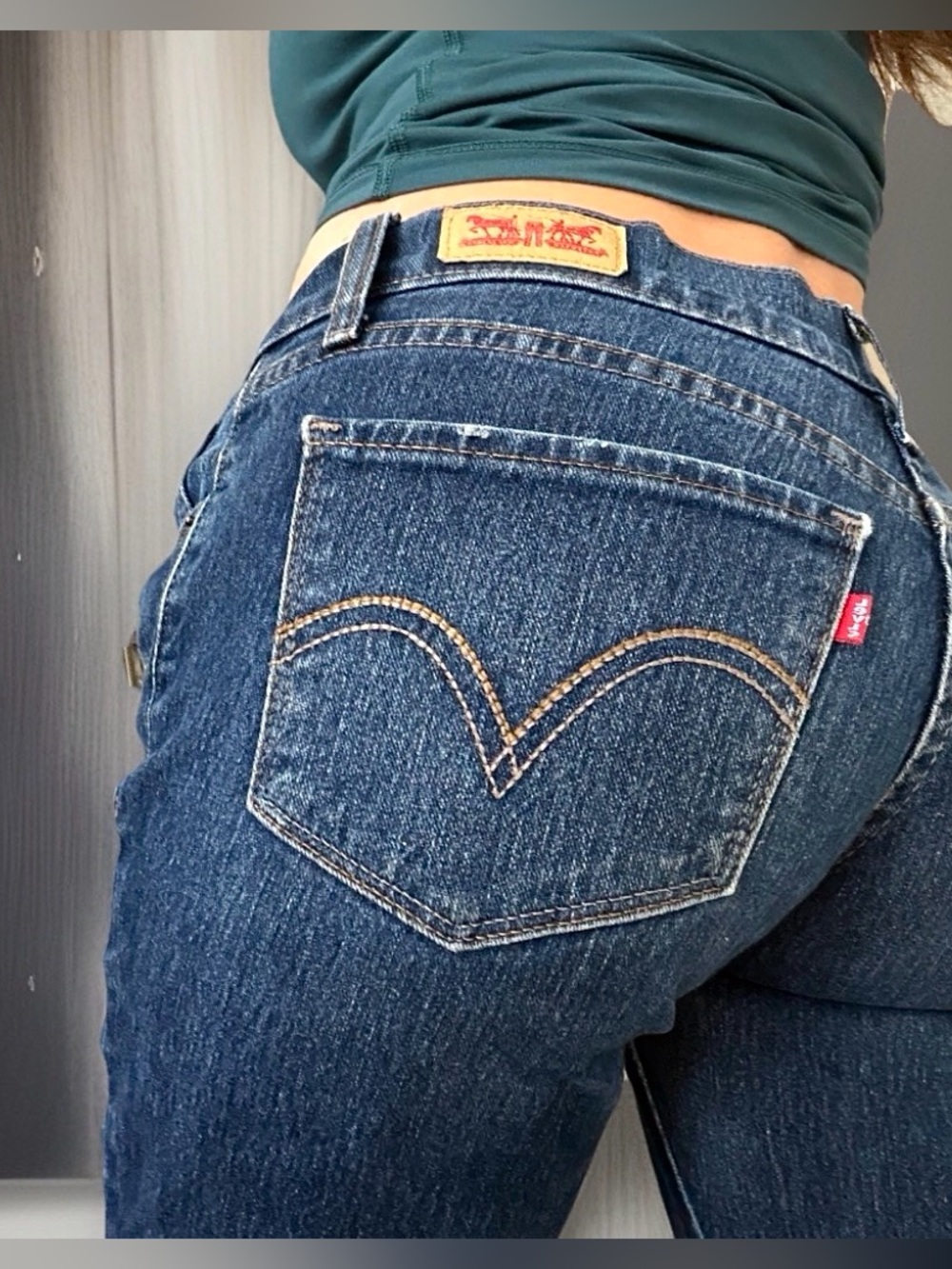 Women’s Levi’s 524 Jeans size 7 28 X 32 Skinny Low Rise Blue Stretch Denim